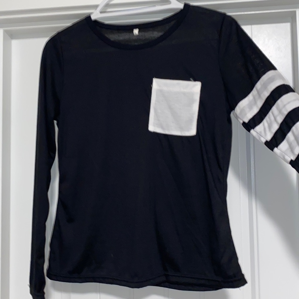 New! Arden Furtado black long sleeved sporty top with white functional pocket